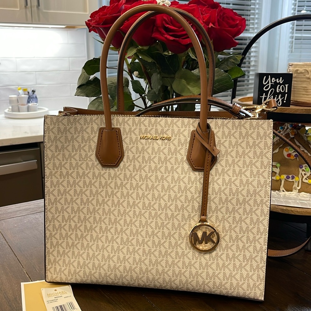 Michael Kors Mercer Large Logo Accordion Tote Bag. Color Vanilla